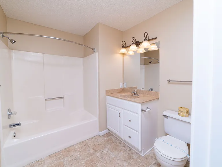 Cutters Grove Apartment Homes — Photo 11