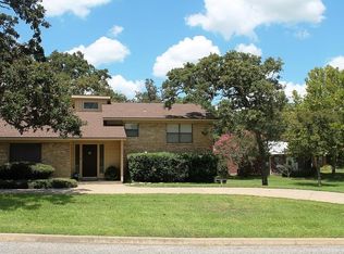 214 Briarwood Dr, Bellville, TX 77418