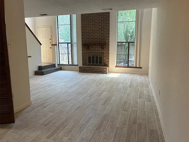 13784 Hollowgreen Dr — Photo 4