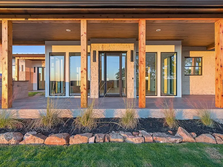 402 Emerald Way — Photo 39