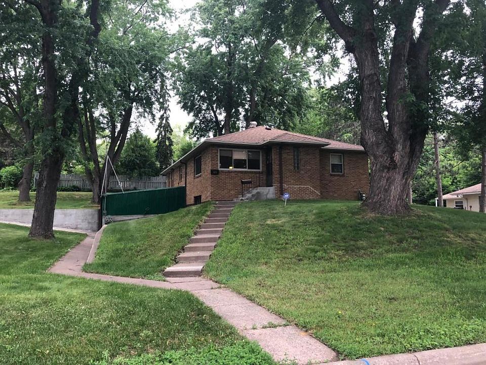 1st image of 305 17th Ave N