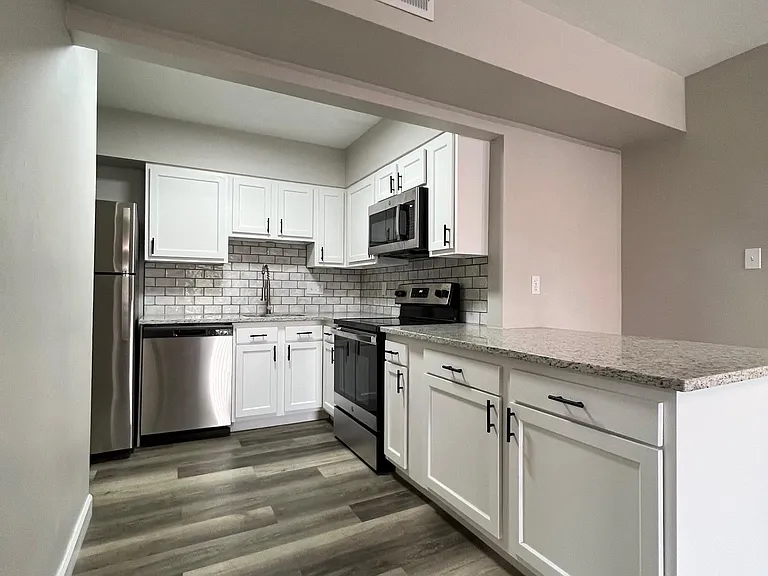 Oakwood Apartments — Photo 2