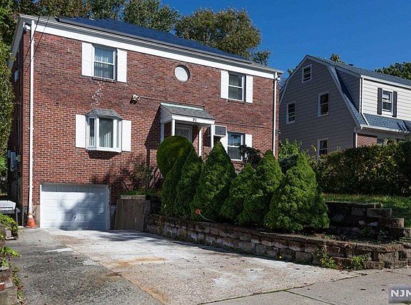 2nd image of 71 Amsterdam Ave