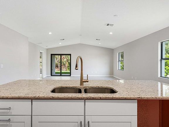 4th image of 6728 Spanish Lake Boulevard