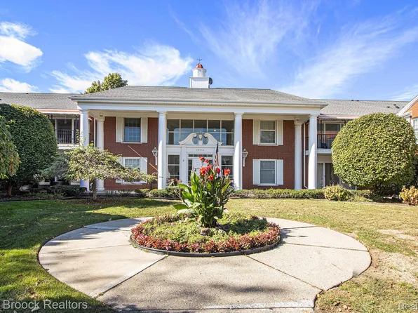 19710 W Thirteen Mile Rd APT 105, Beverly Hills, MI 48025