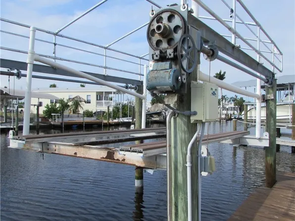 3791 Blueberry Ln, Saint James City, FL 33956