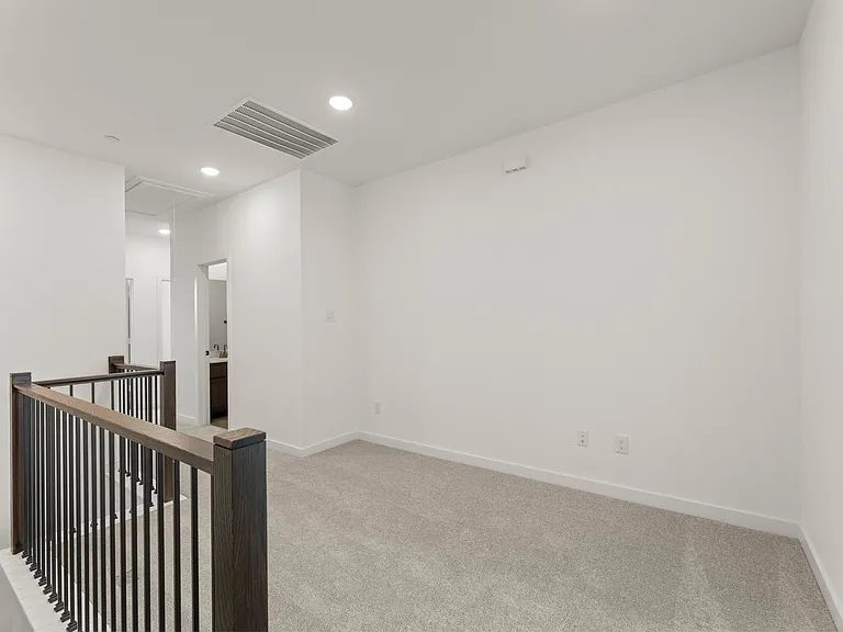 835 Pedernales Dr — Photo 10