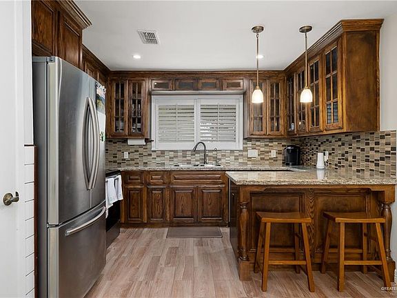 4th image of 807 Palmetto Dr