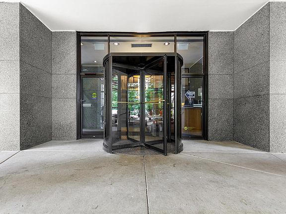 2nd image of 2626 N Lakeview Ave APT 3210