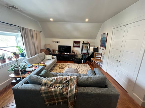 2nd image of 420 Centre St APT 3