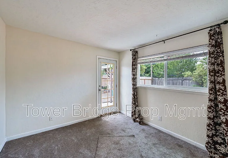 1317 School St — Photo 12