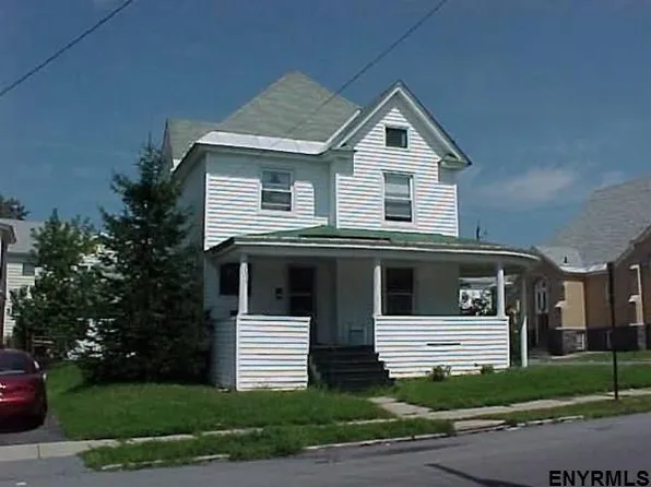 18 James St, Gloversville, NY 12078