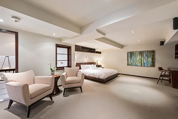 Rented by CORE | media 24