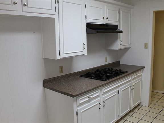 3rd image of 1809 Mary Dr