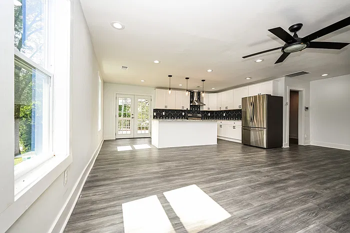 3 bed, 2.0 bath, 1542 sqft, $2,395 — Photo 3