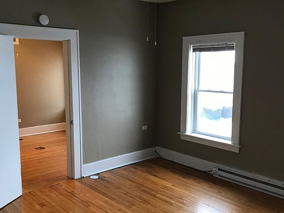 4th image of 535 Eagle St APT 2