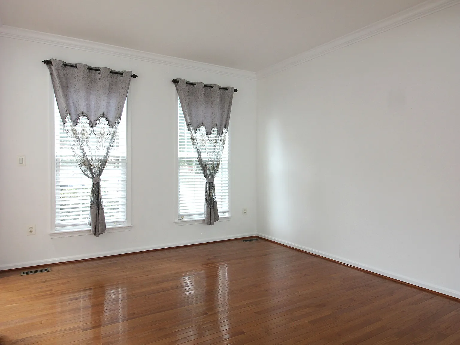 5 bed, 3.5 bath, 2734 sqft, $4,500 — Photo 4