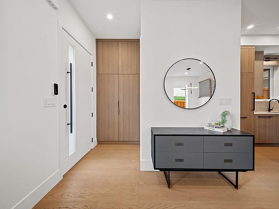 3rd image of 2547 E 2nd Ave #1