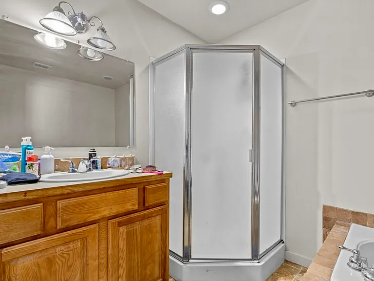 1110 SW Isaac Ln — Photo 15