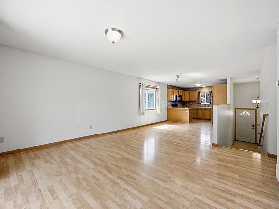 5th image of 301 Lakeview Dr