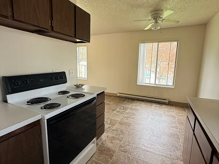 Sunnyside Village Apartments — Photo 28