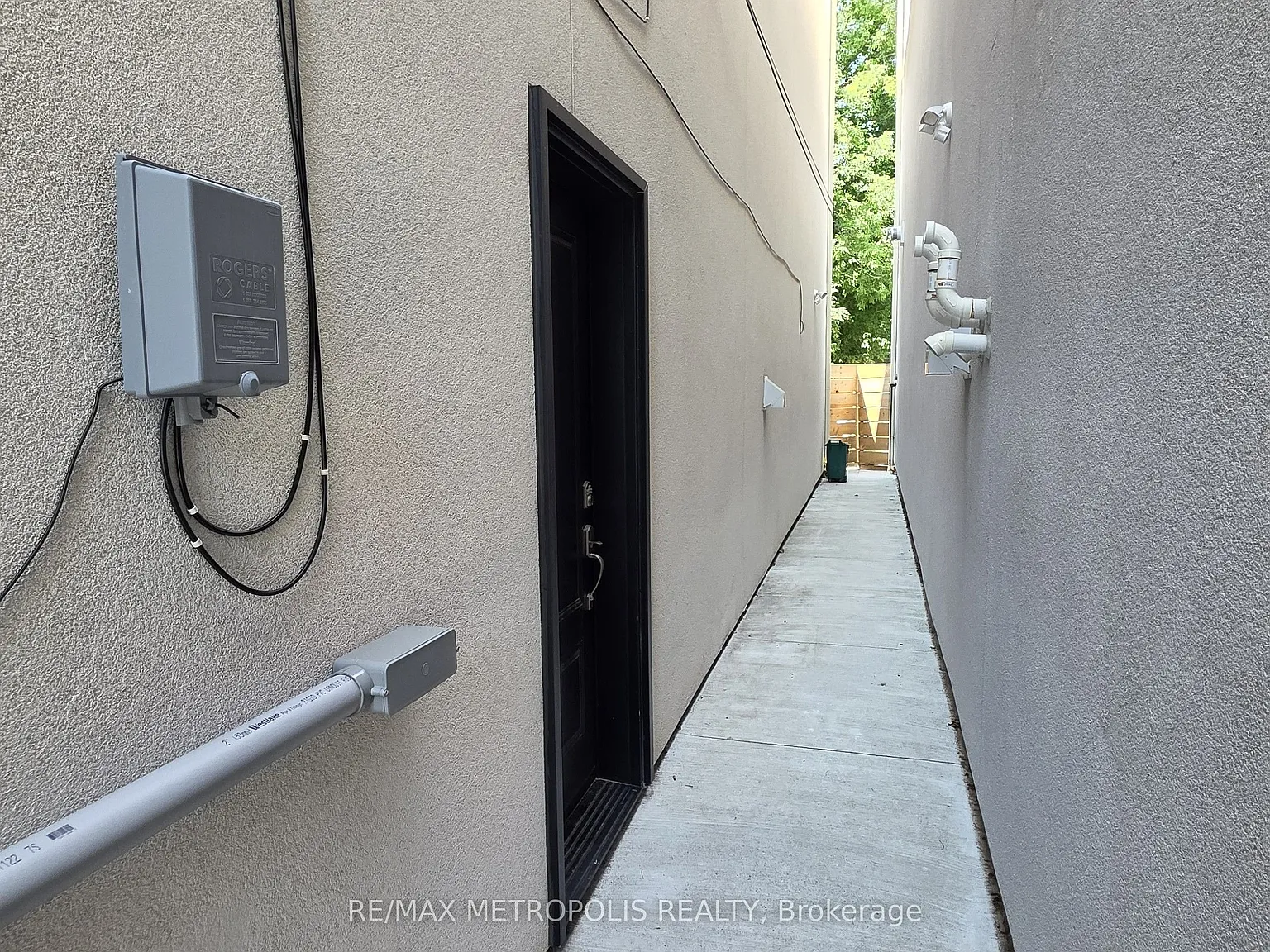 Studio, $1,850 — Photo 2