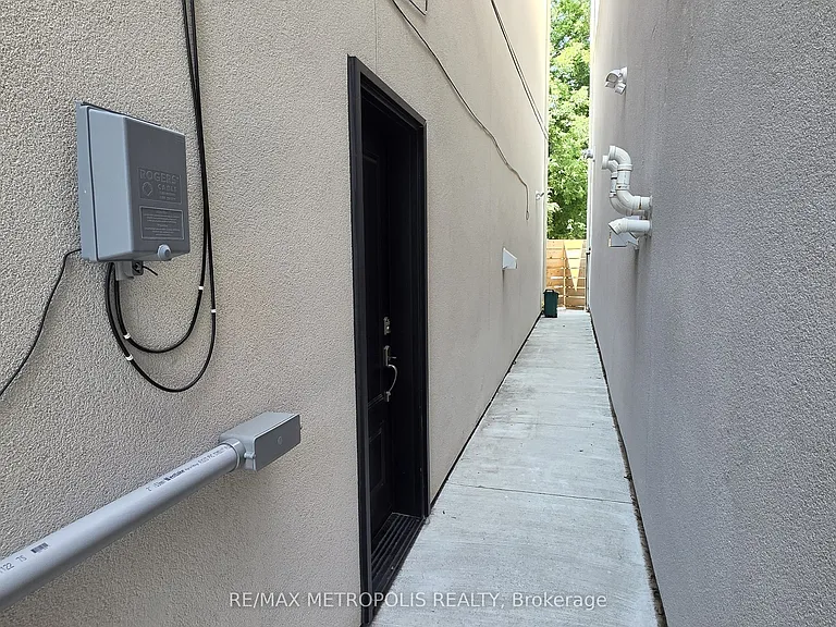 1218A Islington Ave #BASEMENT — Photo 2