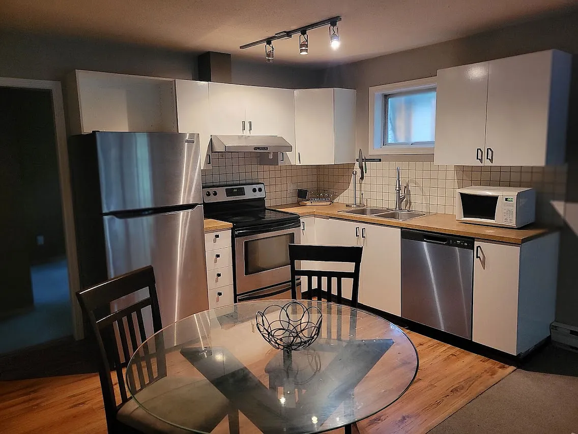 2 bed, 1100 sqft, $4,250 — Photo 3