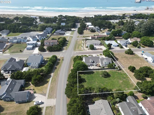 2994 Lincoln Ave SW, Bandon, OR 97411