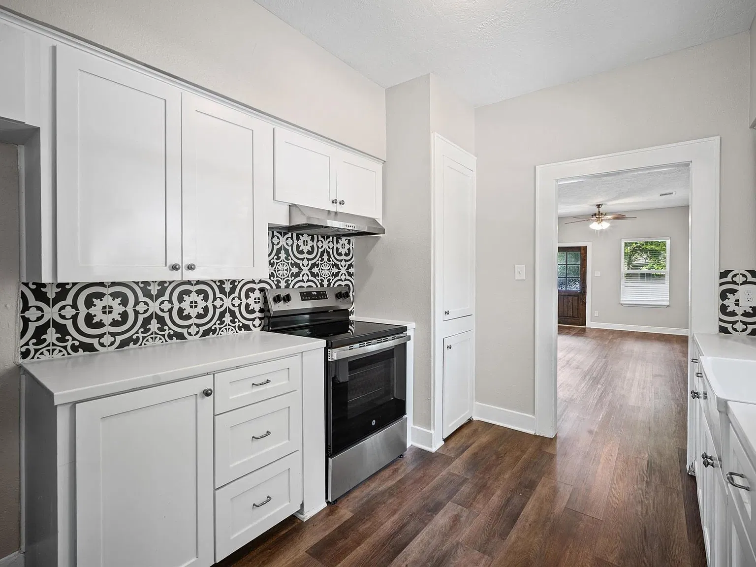 3 bed, 3.0 bath, 1879 sqft, $2,400 — Photo 4