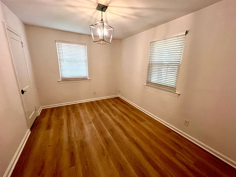 2906 Lincoln St — Photo 10