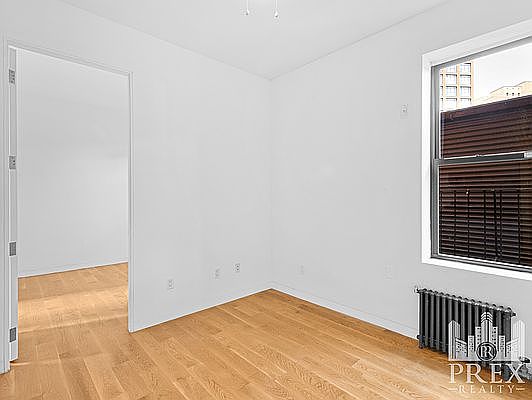 5th image of 227 Waverly Pl APT 1E