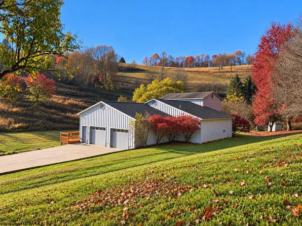 1730 Monumental Rd, Fairmont, WV 26554