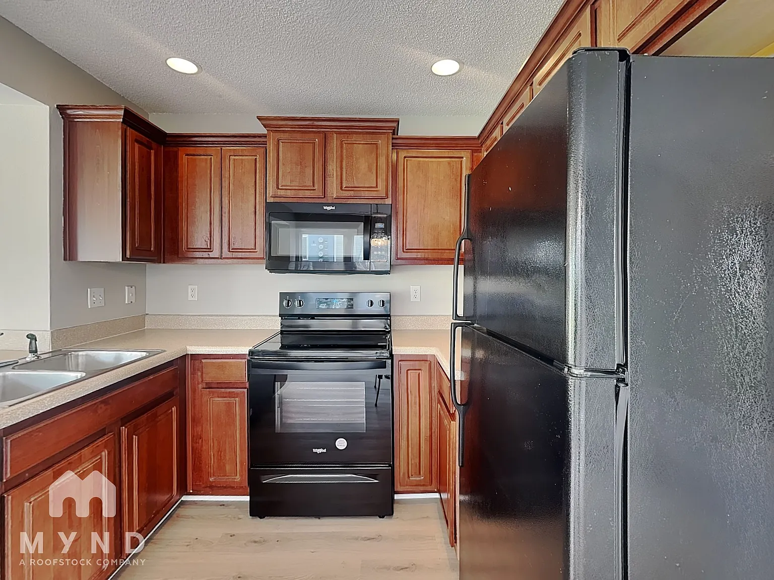 3 bed, 2.5 bath, 1561 sqft, $2,015 — Photo 4