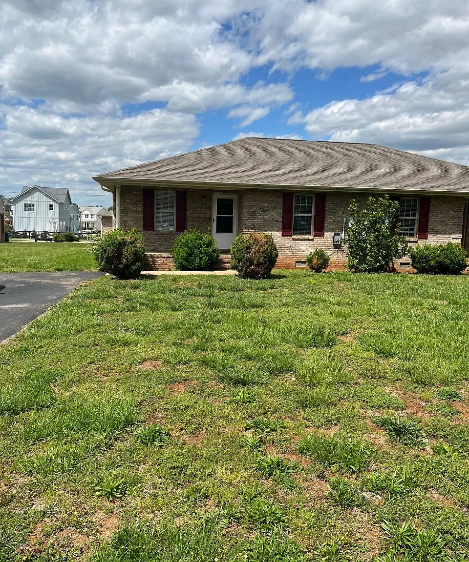 2 bed, 994 sqft, $1,300 — Photo 1