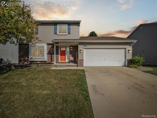 39260 Phlox Ln, Westland, MI 48186