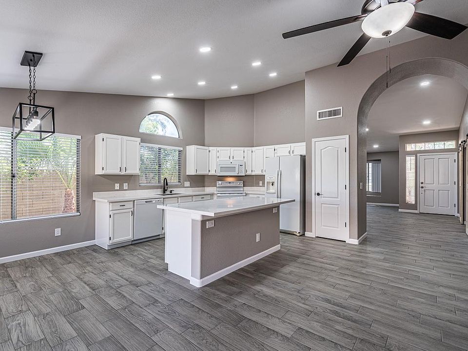 1st image of 3026 E Verbena Dr