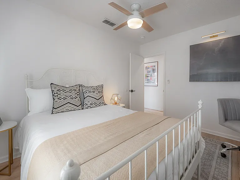 317 W Curtis St — Photo 39