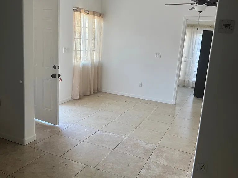 Raymond Ave — Photo 15