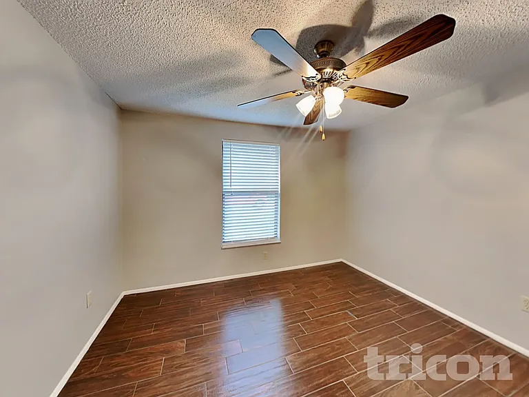 8102 Chickasaw Ln — Photo 10