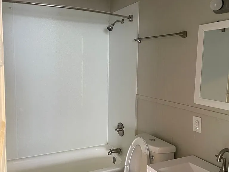 Van Guard Apartments — Photo 15