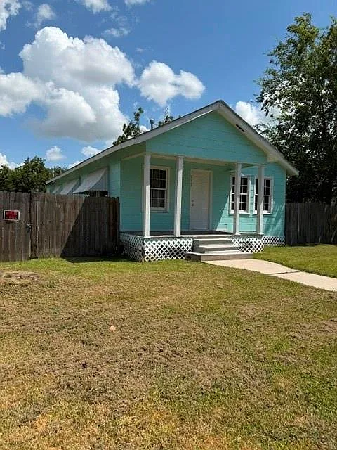 2 bed, 2.0 bath, 976 sqft, $1,425 — Photo 2