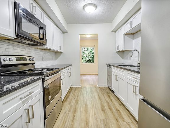 4th image of 1771 Rolling Hills Dr APT D