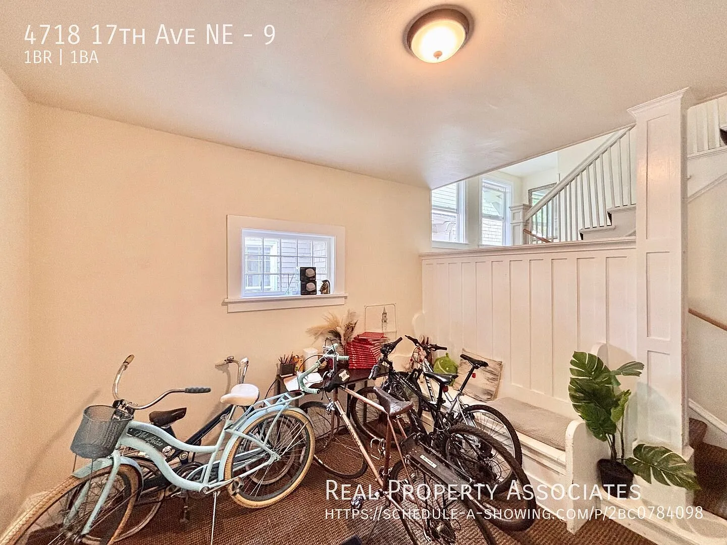 Room For Rent In The University District Flexible Lease Terms! *Shared Living* — Photo 3