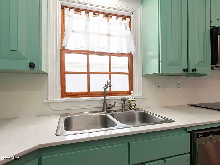 211 Ursuline St — Photo 18