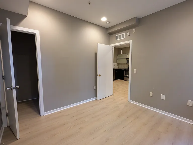 2200 N Sydenham St #1R — Photo 7