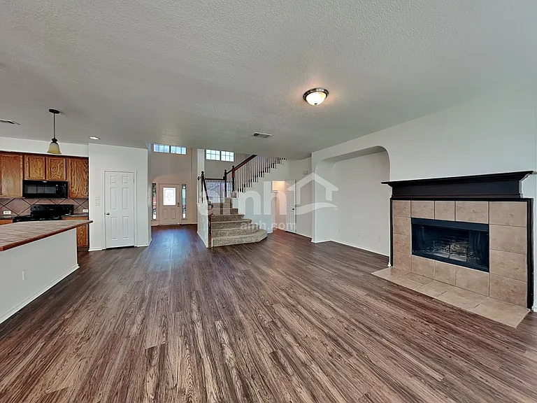 617 Bur Oak Dr — Photo 5
