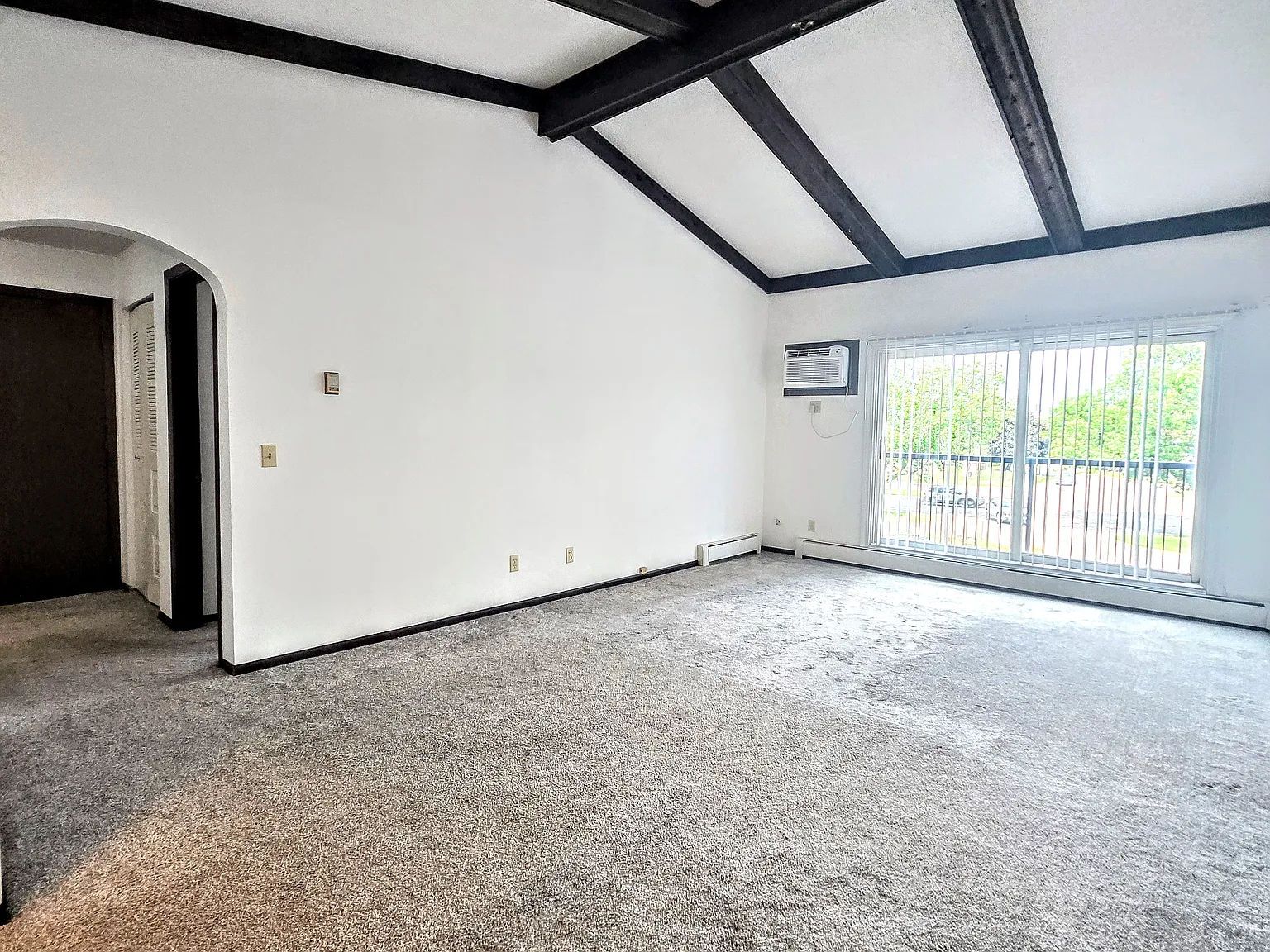 1 bed, 715 sqft, $1,550 — Photo 2