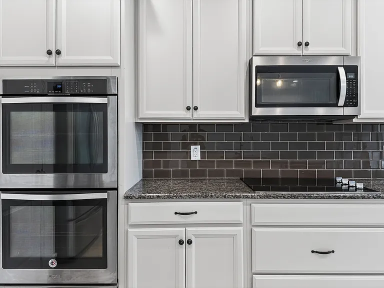 2062 Redbay Ave — Photo 26