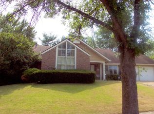 15358 Golden Rain Dr, Chesterfield, MO